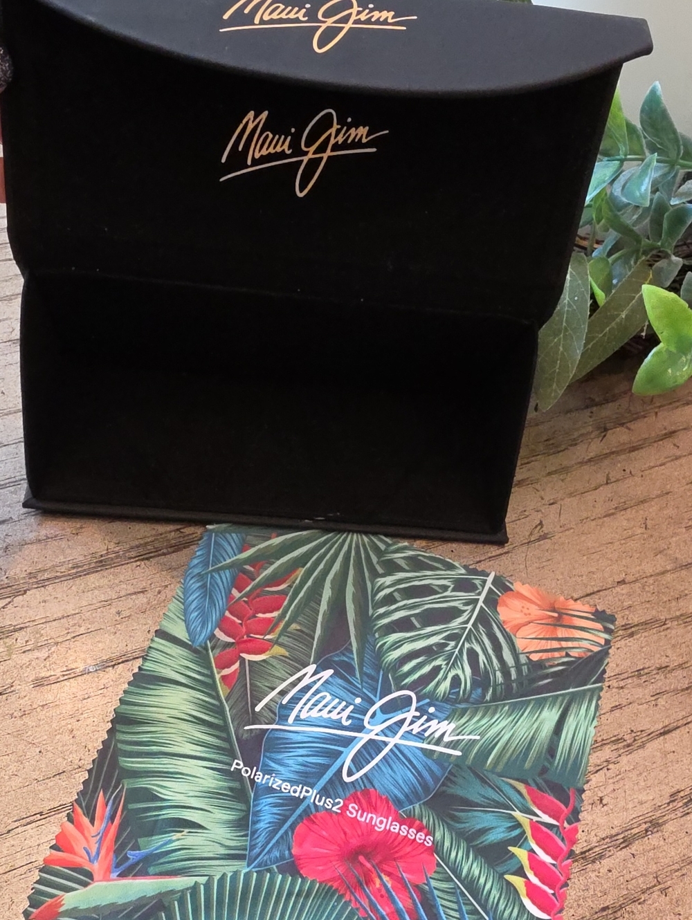 Maui Jim Black Sunglasses Case with Gold Logo